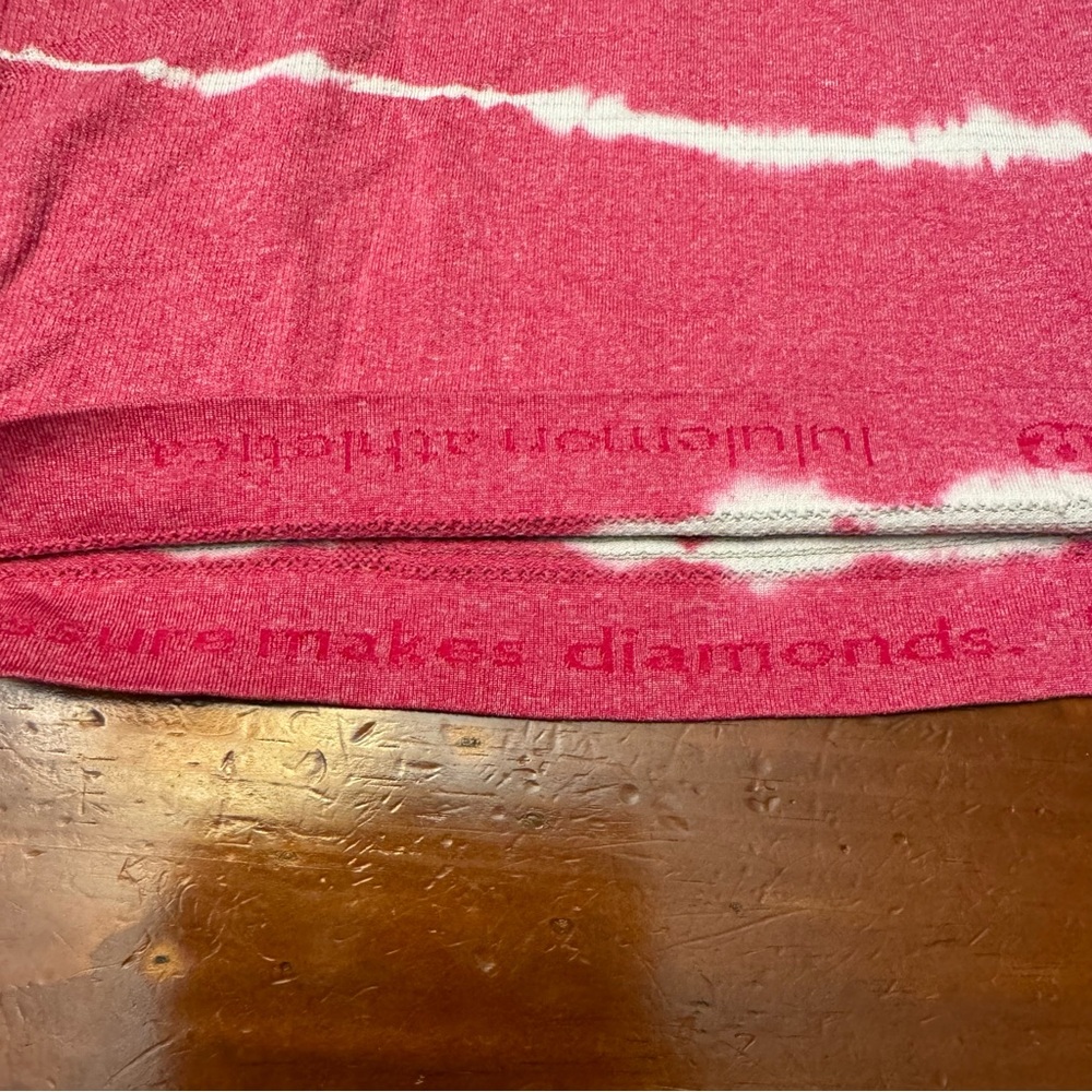 Lululemon Size 8 Swiftly Tech Short Sleeve Pink and White Tie Dye Stripe Tee - Picture 6 of 8